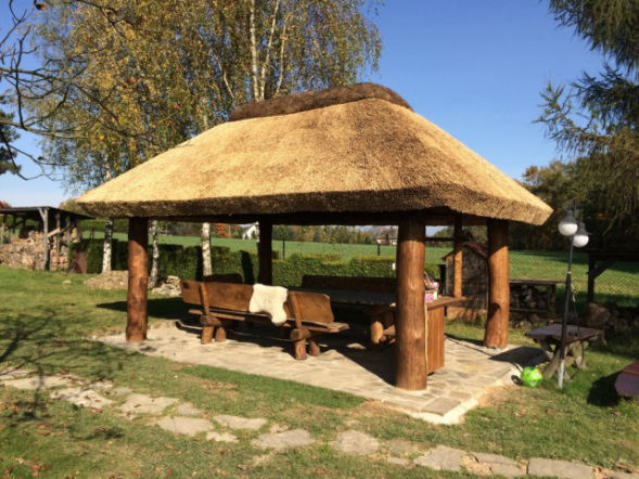 Altana kryta strzechą