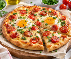Nie czekam, aż ciasto wyrośnie. Tę pizzę z jajkiem robię na śniadanie w pół godziny