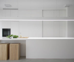 Minimalistyczna biała kuchnia