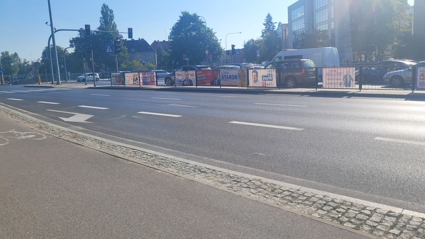 Na autobusach, słupach, budynkach. Bannery wyborcze "zalały" Olsztyn [ZDJĘCIA]