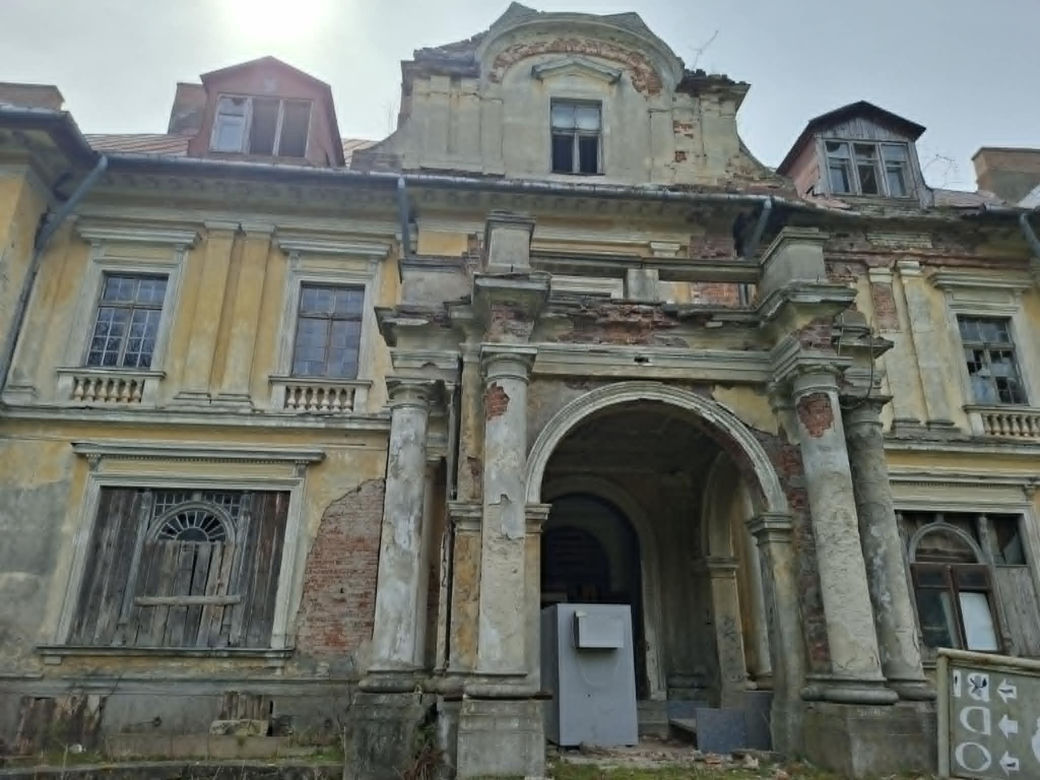 Kiedyś perła, dziś w ruinie. To nie jest zwykły pałac w Świętokrzyskiem (Pałac w Bałtowie)