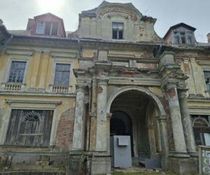 Kiedyś perła, dziś w ruinie. To nie jest zwykły pałac w Świętokrzyskiem (Pałac w Bałtowie)