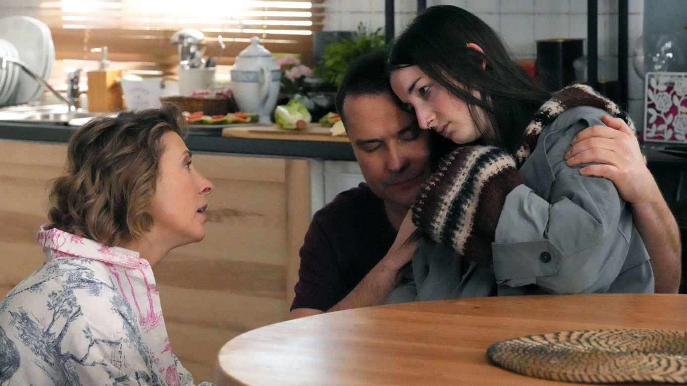 Barwy szczęścia odc. 3383. Beata (Anita Jancia) Luiza (Julia Zielińska), Damian (Michał Lesień-Głowacki)