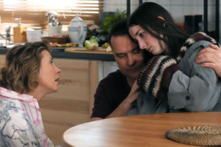 Barwy szczęścia odc. 3383. Beata (Anita Jancia) Luiza (Julia Zielińska), Damian (Michał Lesień-Głowacki)