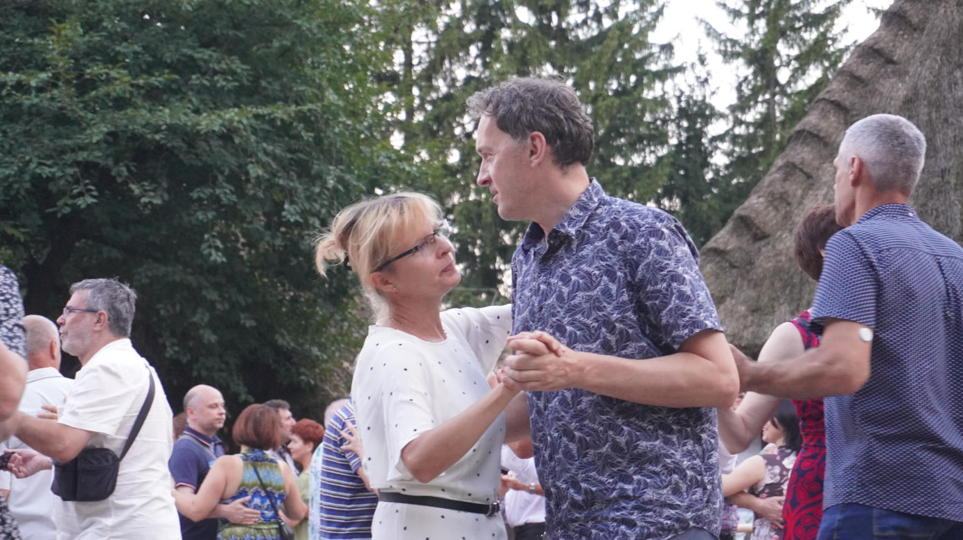 „Tańcowali” na parkiecie w Muzeum Wsi Lubelskiej aż miło było patrzeć! FOTORELACJA z sobotniej potańcówki