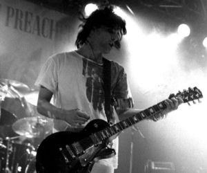 Wyciął sobie żyletką 4 REAL na ramieniu. Tak Richey Edwards udowodnił, że Manic Street Preachers mówią śmiertelnie poważnie