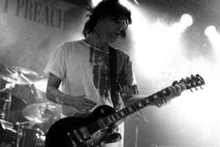 Wyciął sobie żyletką 4 REAL na ramieniu. Tak Richey Edwards udowodnił, że Manic Street Preachers mówią śmiertelnie poważnie