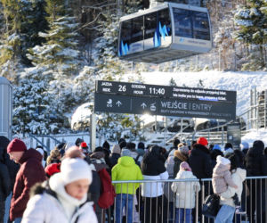 Fatalne warunki w Tatrach. Jest mroźno, ślisko, a szlaki są zasypane śniegiem. TPN ostrzega turystów