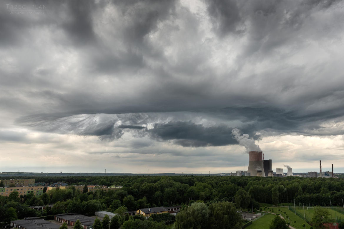 Chmury typu asperitas nad Jaworznem. Widok jak z apokaliptycznego filmu 
