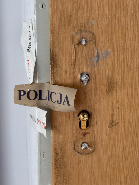 Zwłoki leżały miesiącami w mieszkaniu. Mieszkańcy alarmowali, gdy było już za późno