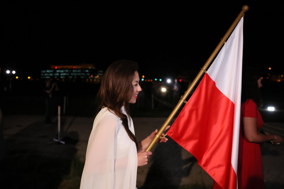 Aleksandra Uznańska-Wiśniewska miała na sobie białą suknię. 