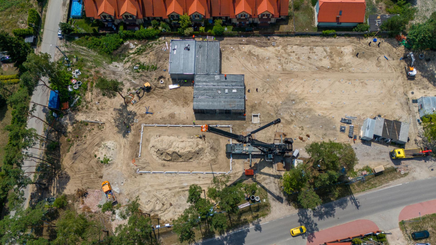 Budowa szkoły modułowej w Kobyłce pod Warszawą