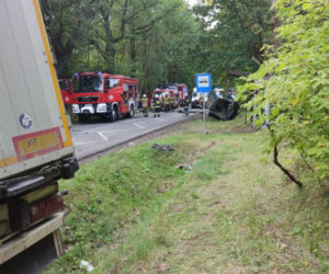 Łódzkie: trzy osoby zginęły w makabrycznym wypadku