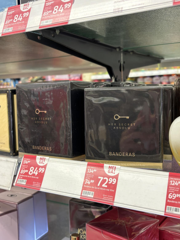 Wyprzedaż perfum w Rossmannie