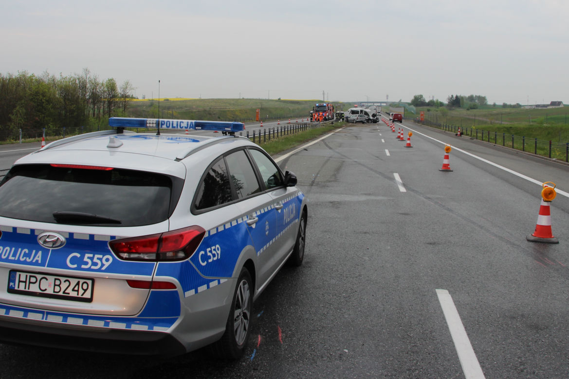 Poważny wypadek na A1 w Kujawsko-Pomorskiem! 6 osób w szpitalu 