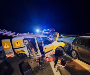 Pracownik drogowy walczy o życie po wypadku na A4 pod Tarnowem