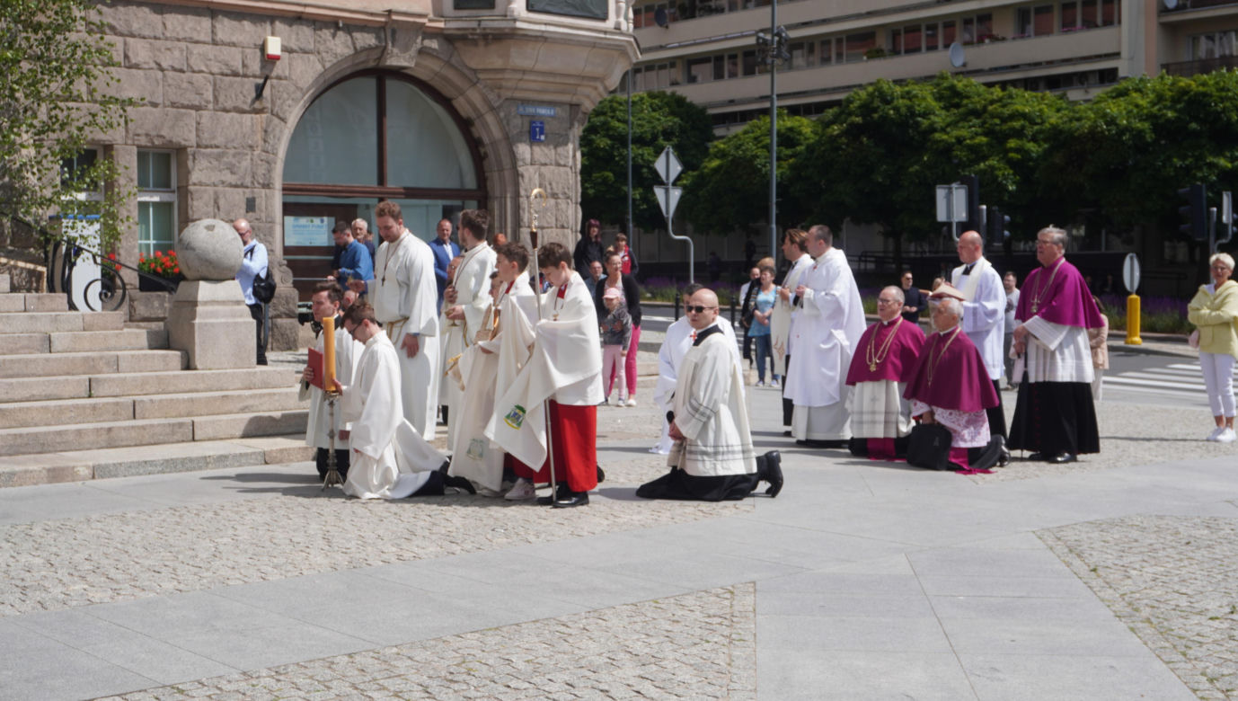 Boże Ciało 2025. Tysiące osób uczestniczyło w olsztyńskich procesjach