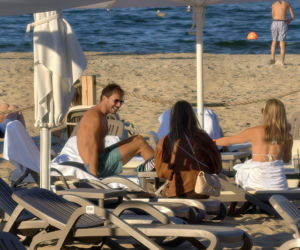 Mateusz Banasiuk na plaży w Sopocie. Tak wyglądał, gdy zrzucił koszulkę!
