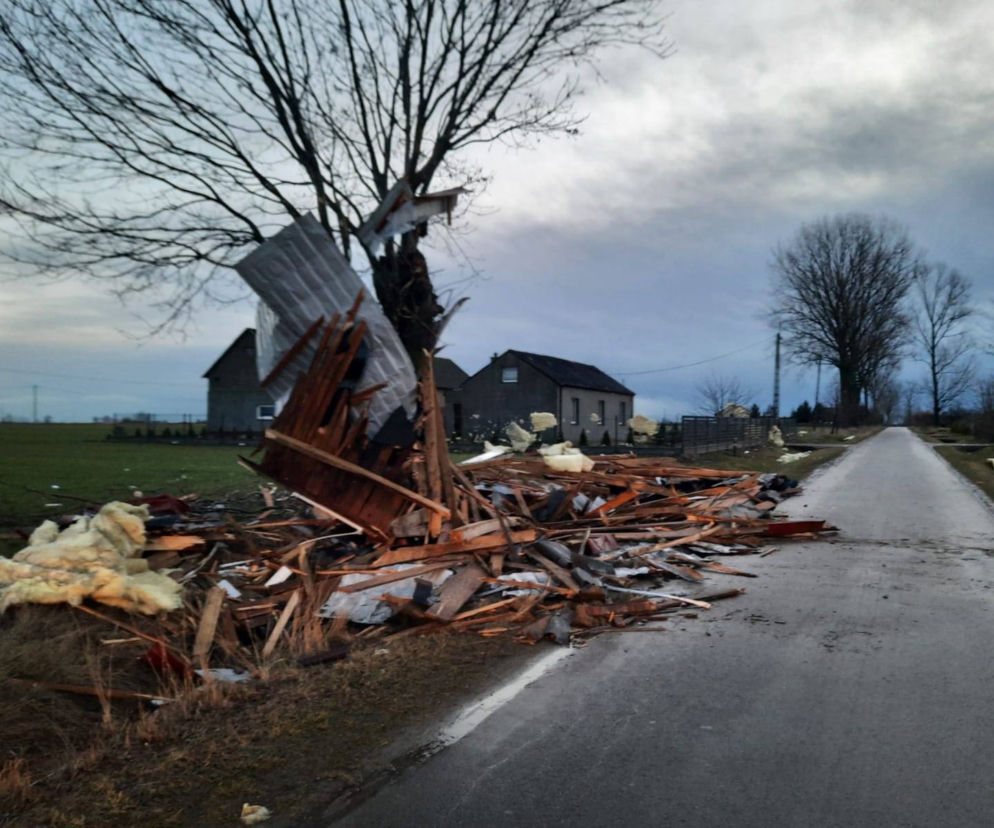 Duże zniszczenia po trąbie powietrznej, sześcioro rannych. Łódzkie liczy straty po wichurze