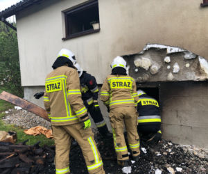 Tragiczny pożar w Ptaszkowej. Starsza kobieta została uwięziona w płonącym domu