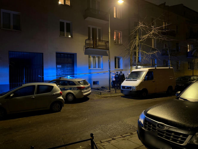 Tragedia w Warszawie. Wyszedł na oblodzony balkon, poślizgnął się i spadł. Nie żyje