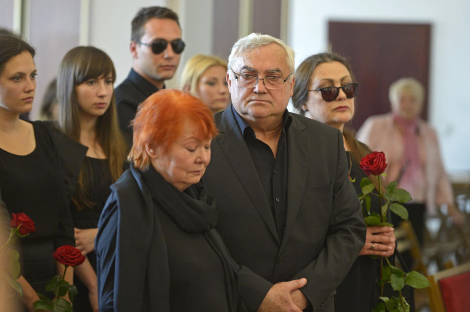 Iga Cembrzyńska na pogrzebie Andrzeja Kondratiuka