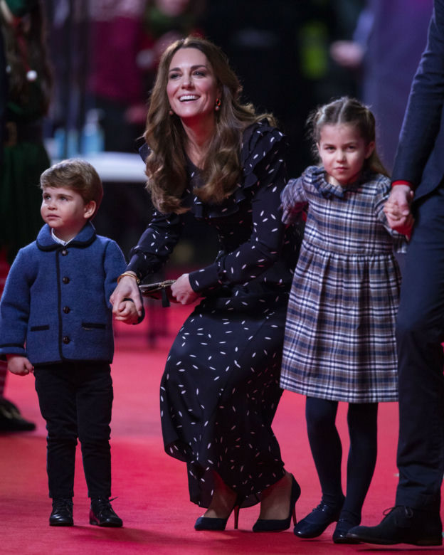 Kate Middleton i książę William z dziećmi