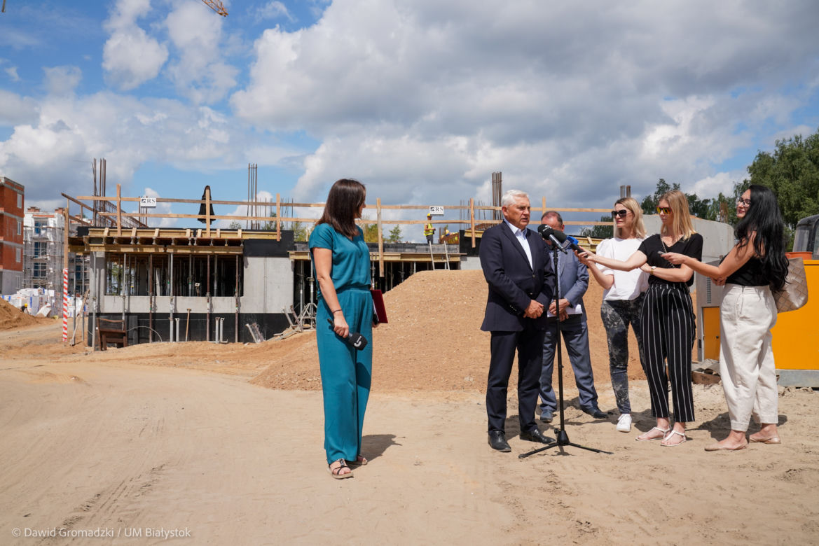 Białystok. Nowe mieszkania komunalne na osiedlu Bema. Miasto prezentuje postępy prac