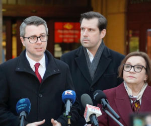 Konferencja prasowej PiS pod Halą Mirowską w Warszawie