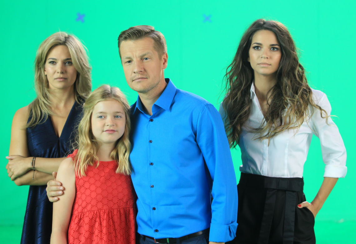 M jak miłość nowa czołówka po wakacjach 2018. Paweł (Rafał Mroczek), Julka (Julia Kuberska), Kalina (Karolina Sawka), Basia (Gabriela Raczyńska)