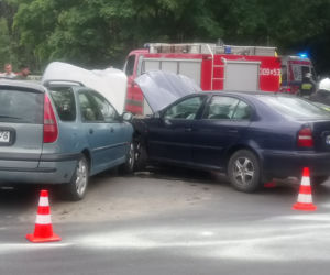 Zderzenie dwóch aut w podbydgoskim Żołędowie! [ZDJĘCIA]