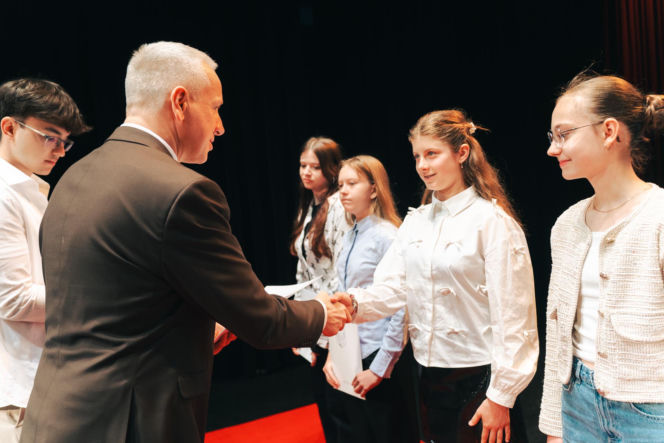 Najzdolniejsi uczniowie odebrali stypendia Prezydenta Miasta Siedlce