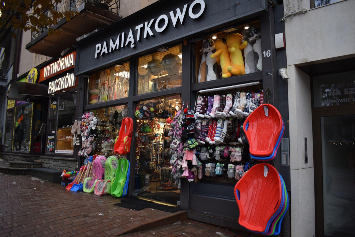 Prawdziwe góralskie pamiątki na wagę złota? Chińszczyzna  dosłownie zalewa Zakopane