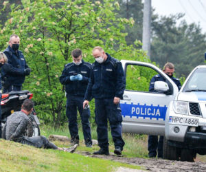 Pijany motocyklista uciekł przez las. Złapała go policja