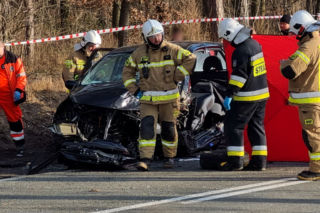 Koszmar pod Ząbkowicami Śl. Kierowca hondy wyprzedzał i zginął! 28-latkę zabrał śmigłowiec