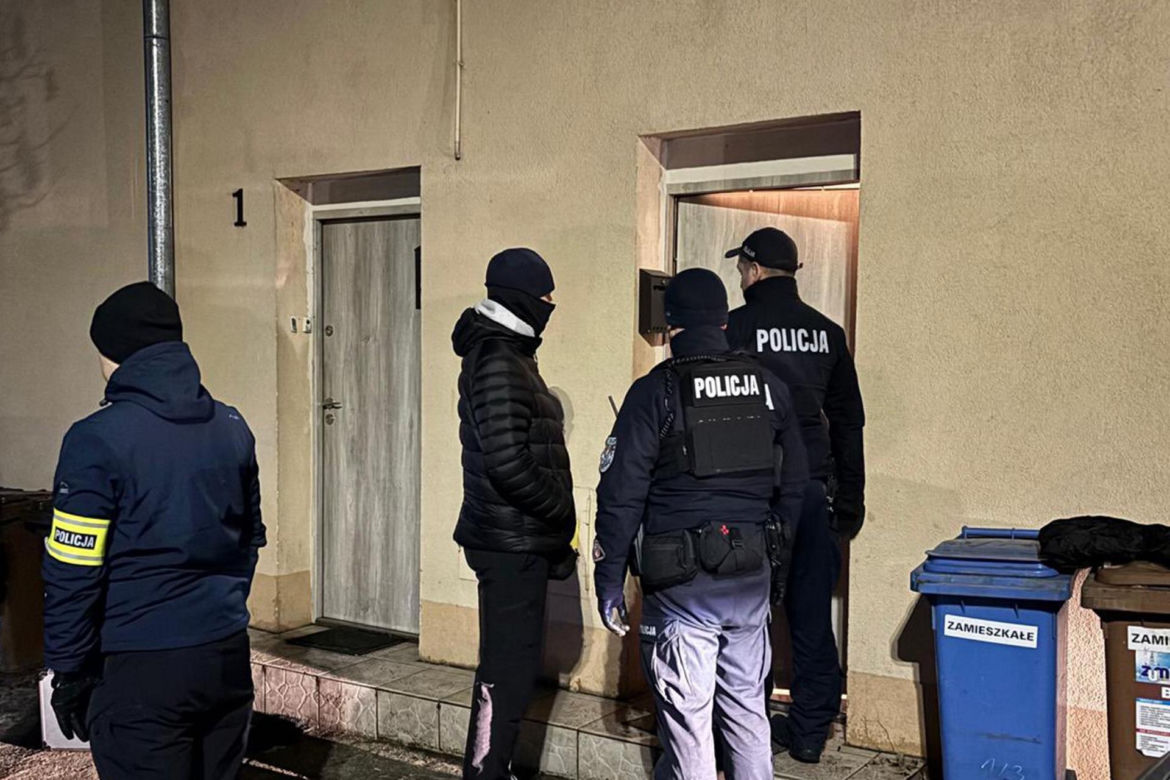 Tragedia w Chełmnie! Matka i trójka dzieci nie żyją po zatruciu czadem