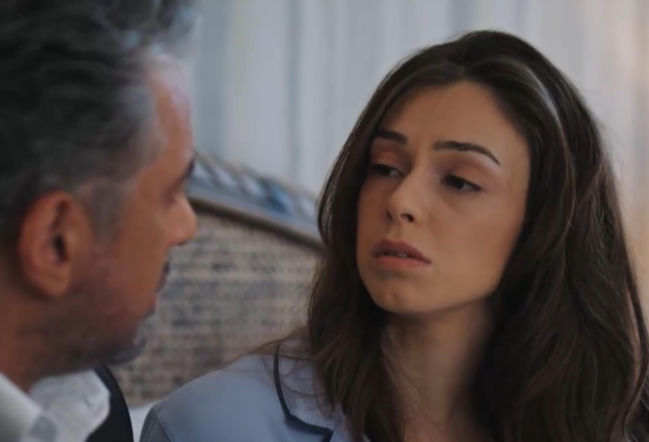 Złoty chłopak, odcinek 270: Awantura o intercyzę. Orhan nie panuje nad sobą przy ukochanej