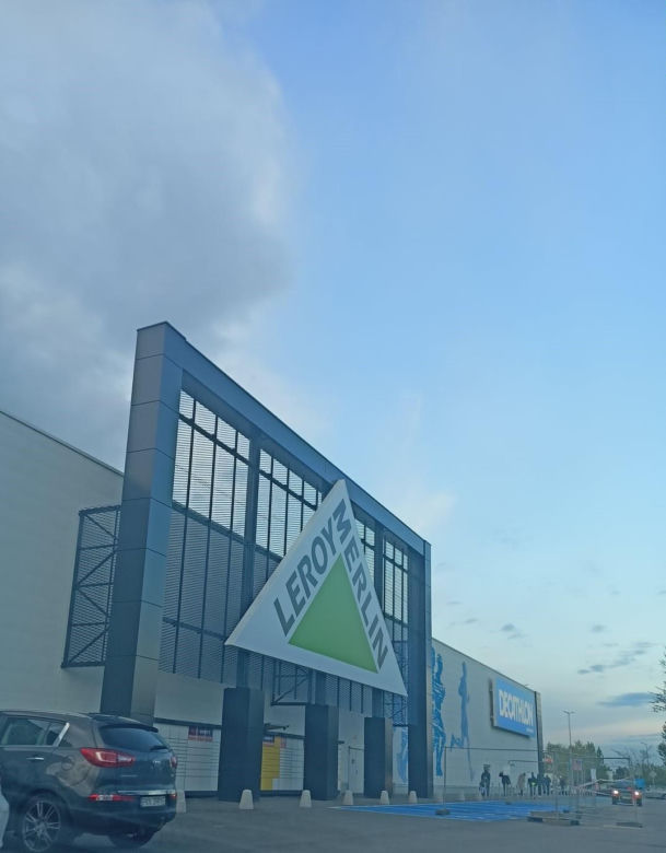 Tak wygląda teren wokół dawnego Tesco. Zobacz co się zmieniło