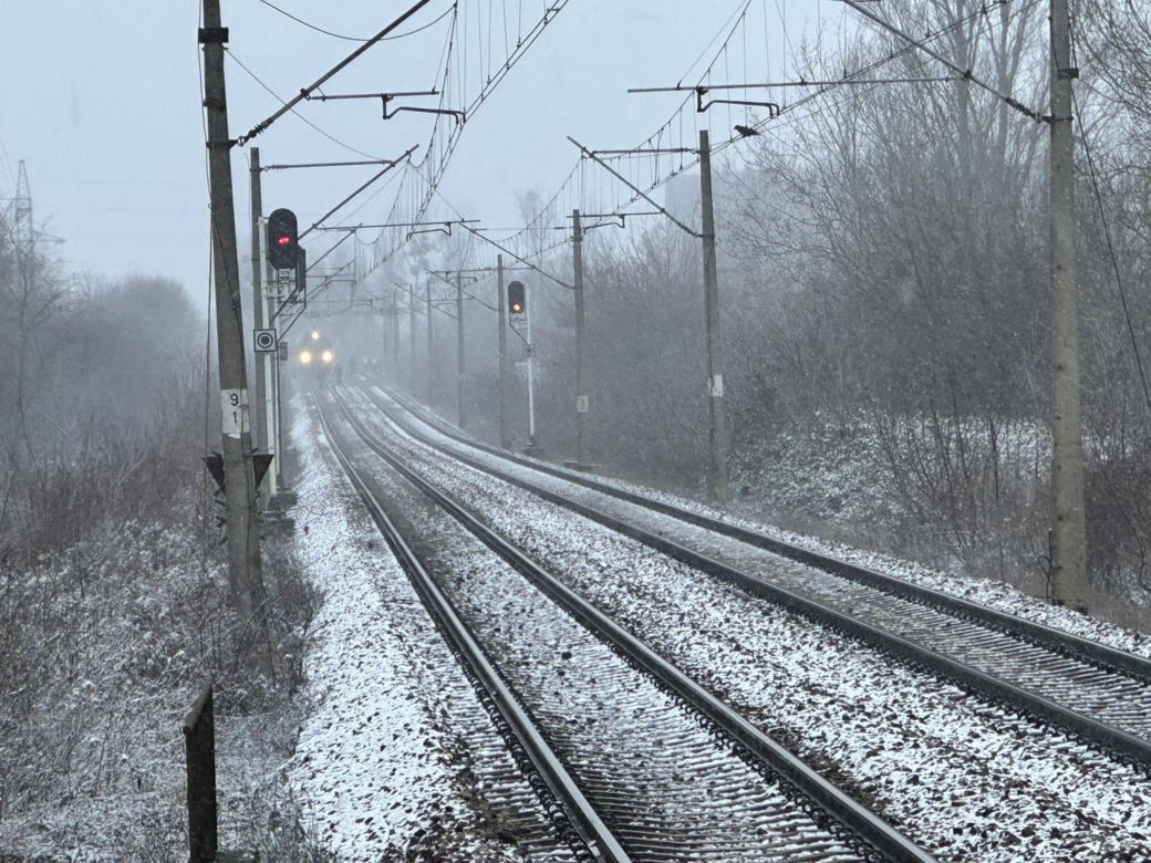 Potężne utrudnienia na kolei. Wiele pociągów opóźnionych. Na torach doszło do koszmarnego wypadku