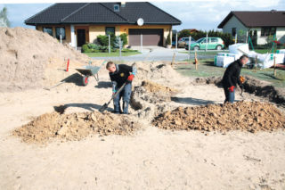 Wykopiesz za dużo piasku i... dostaniesz karę. Surowce na twojej działce nie są twoje