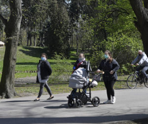 Rozluźnienie w Warszawie. Otwarte Parki i bulwary