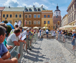 Na rowerach między kamienicami Starego Miasta. Eliminator MTB w Lublinie