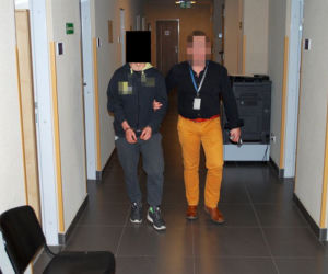 Bójka przy Złotych Tarasach: Siedem osób zatrzymanych, zarzut pobicia dla pięciu [ZDJĘCIA]