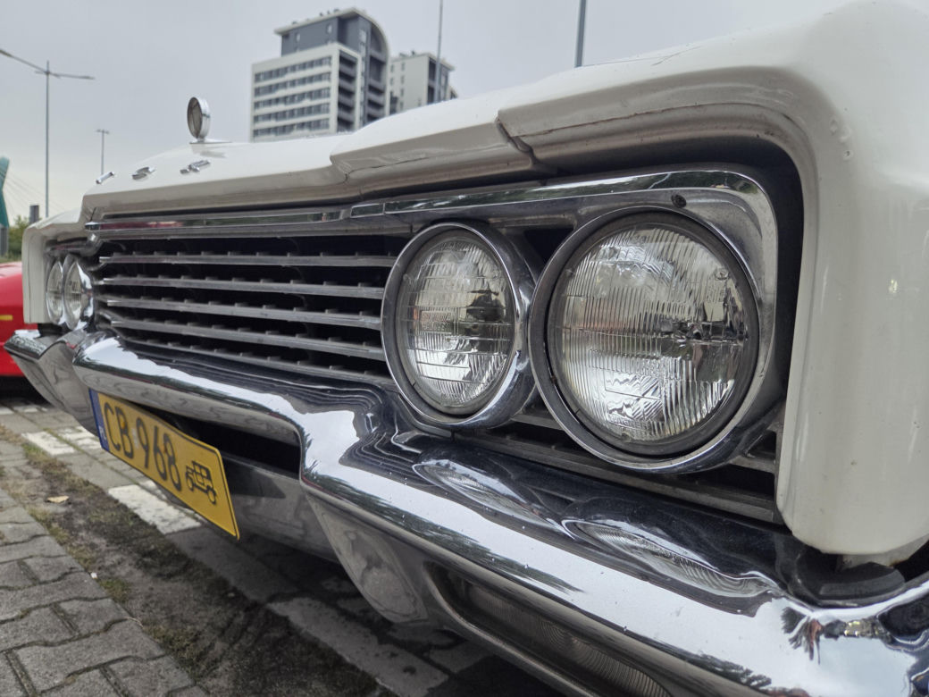 Prawdziwe motoryzacyjne perełki pod Torbydem! Bydgoskie Klasyki Nocą znów zachwyciły