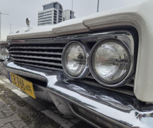 Prawdziwe motoryzacyjne perełki pod Torbydem! Bydgoskie Klasyki Nocą znów zachwyciły