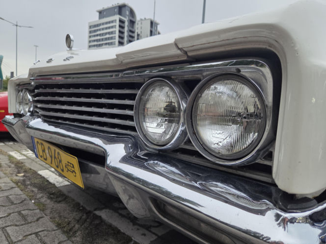 Prawdziwe motoryzacyjne perełki pod Torbydem! Bydgoskie Klasyki Nocą znów zachwyciły
