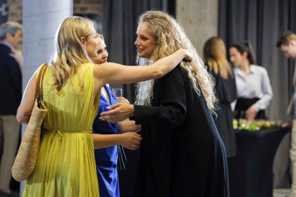 Przyjaciółki odc. 255. Małgorzata Socha (Inga), Magdalena Stużyńska (Anka), Joanna Liszowska (Patrycja)