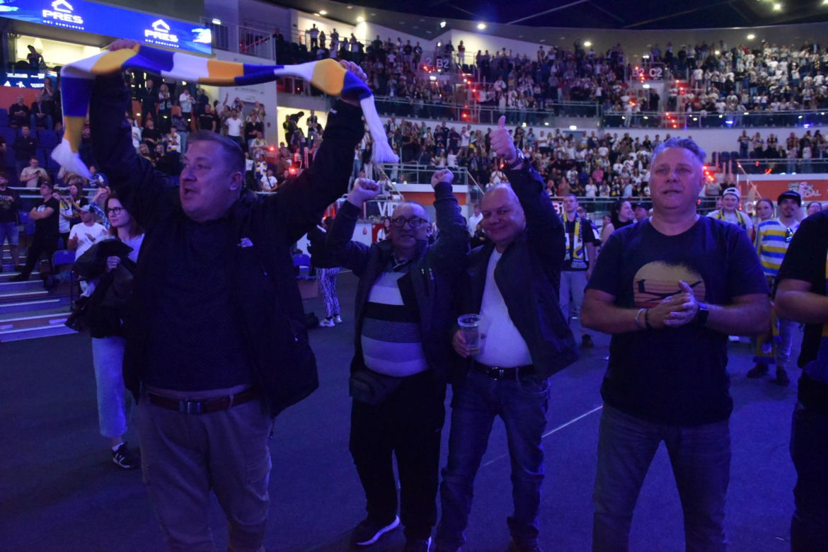 Strefa kibica w Kujawsko-Pomorskiej Arenie Toruń. Tak fani dopingowali ekipę "Aniołów" podczas finału PGE Ekstraligi
