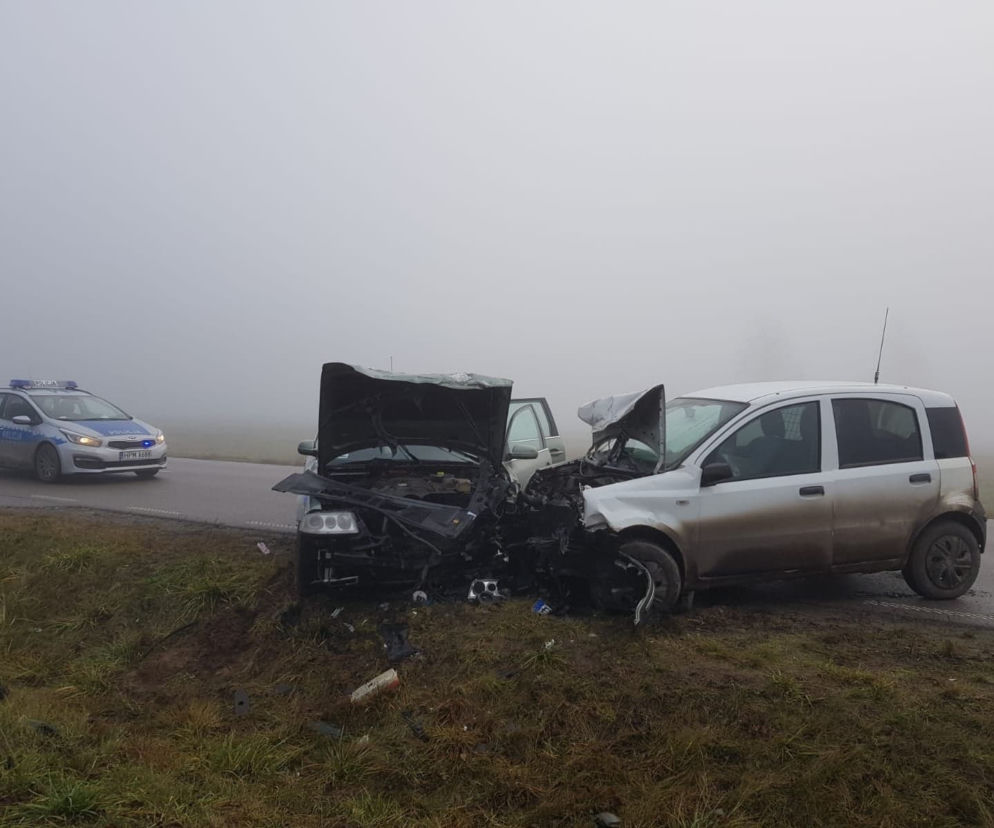 Podlaskie. Czołowe zderzenie fiata z volkswagenem. 4 osoby ranne!