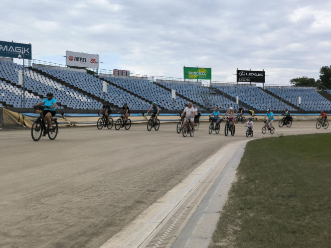 Rowerowa Stolica Polski - kręcili kilometry na stadionie w Lesznie